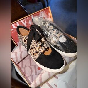 L’Amour Des Pieds Kanav Women's Sneakers